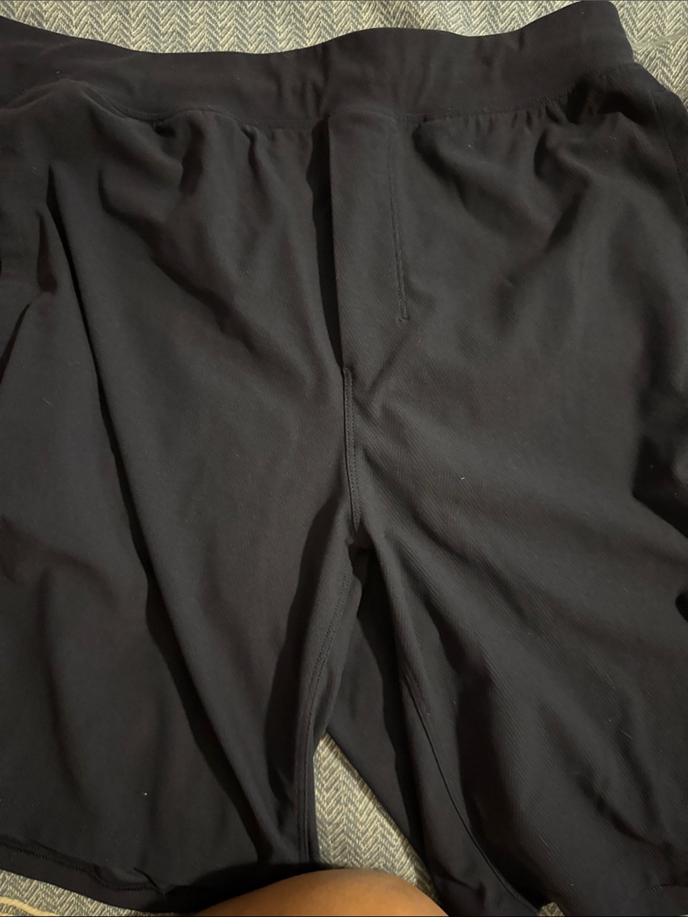 LULULEMON men’s navy blue Twill Chill shorts
